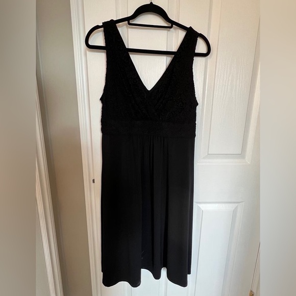 Black dress criss-cross lace top - Picture 2 of 5